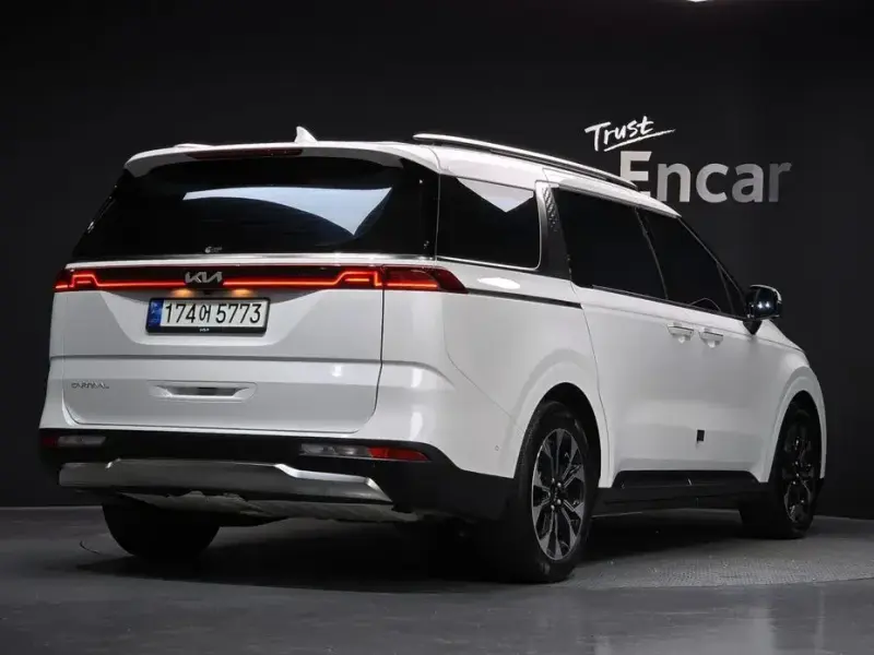 2023 Kia Carnival с пробегом 33 970 км