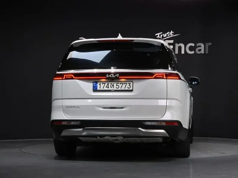 2023 Kia Carnival с пробегом 33 970 км