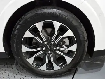 2023 Kia Carnival с пробегом 33 970 км