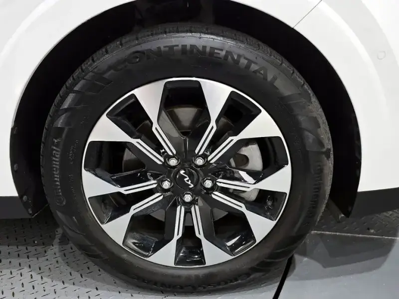 2023 Kia Carnival с пробегом 33 970 км