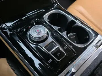 2023 Kia Carnival с пробегом 33 970 км