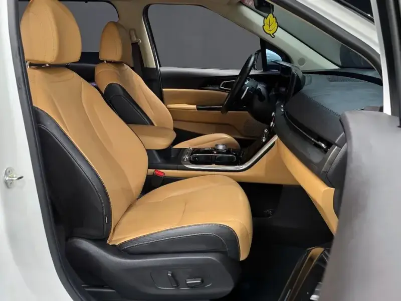 2023 Kia Carnival с пробегом 33 970 км