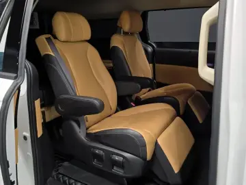 2023 Kia Carnival с пробегом 33 970 км