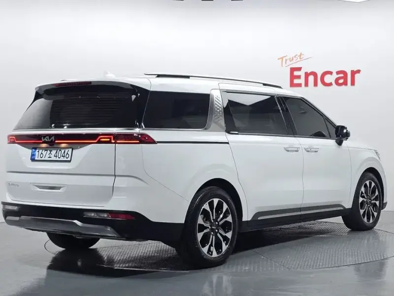 2022 Kia Carnival с пробегом 32 708 км