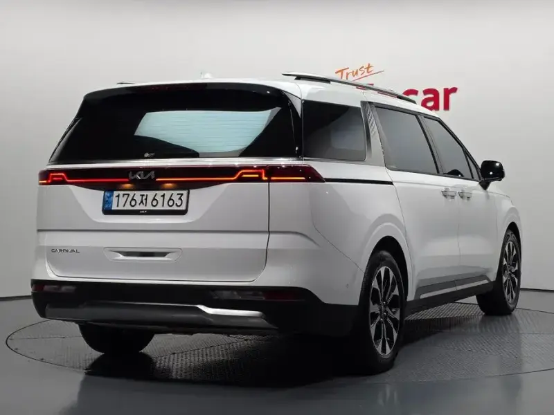 2022 Kia Carnival с пробегом 54 733 км
