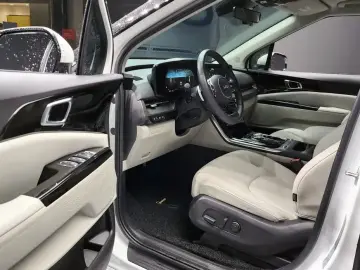 2022 Kia Carnival с пробегом 51 613 км