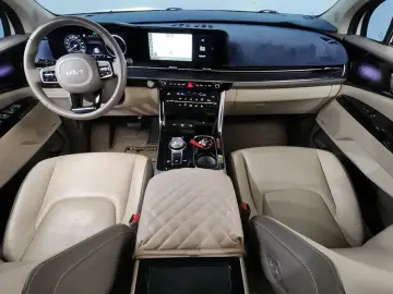 2022 Kia Carnival с пробегом 47 939 км