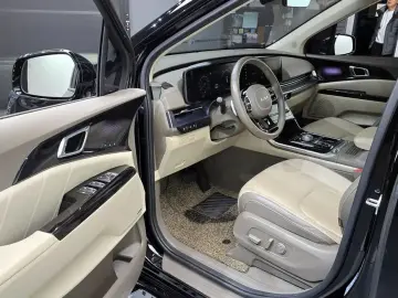 2022 Kia Carnival с пробегом 16 652 км