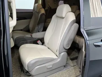 2022 Kia Carnival с пробегом 16 652 км