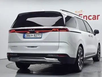 2023 Kia Carnival с пробегом 17 813 км
