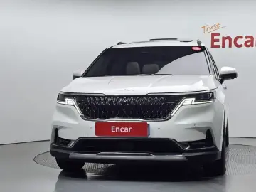 2023 Kia Carnival с пробегом 17 813 км
