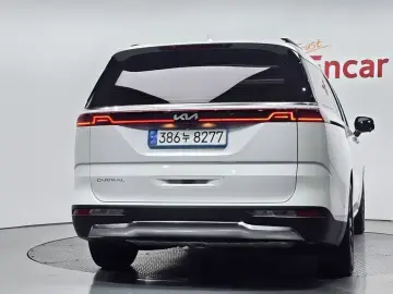 2023 Kia Carnival с пробегом 17 813 км