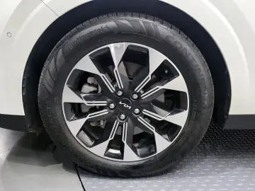 2023 Kia Carnival с пробегом 17 813 км