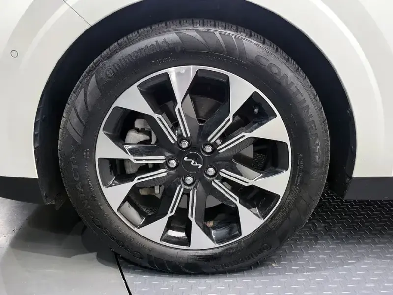 2023 Kia Carnival с пробегом 17 813 км
