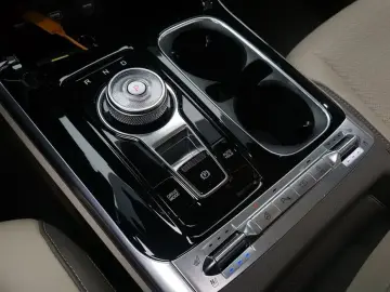 2023 Kia Carnival с пробегом 17 813 км