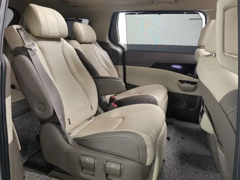 2023 Kia Carnival с пробегом 17 813 км