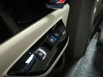 2023 Kia Carnival с пробегом 17 813 км