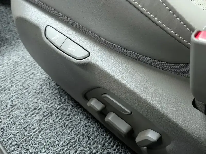 2023 Kia Carnival с пробегом 17 813 км