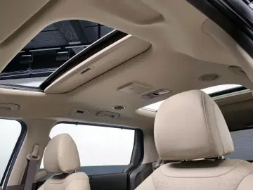 2023 Kia Carnival с пробегом 17 813 км