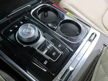 2023 Kia Carnival с пробегом 44 738 км