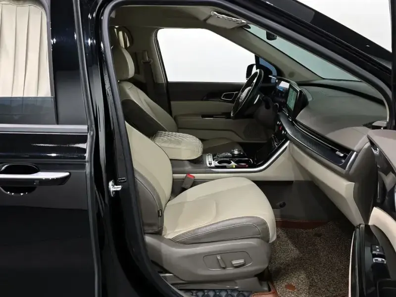 2023 Kia Carnival с пробегом 44 738 км