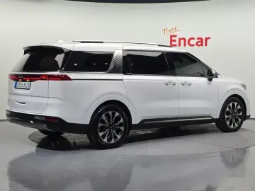 2023 Kia Carnival с пробегом 87 702 км
