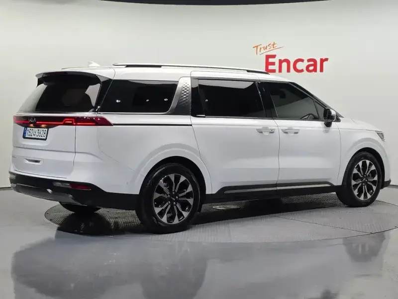 2023 Kia Carnival с пробегом 87 702 км