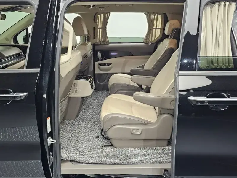 2023 Kia Carnival с пробегом 47 207 км