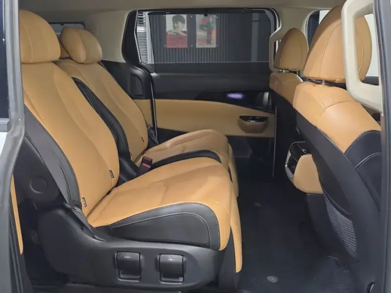 2023 Kia Carnival с пробегом 87 702 км