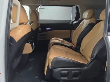 2023 Kia Carnival с пробегом 87 702 км