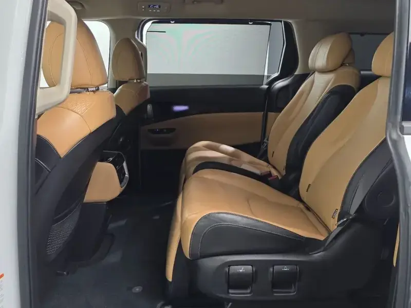 2023 Kia Carnival с пробегом 87 702 км