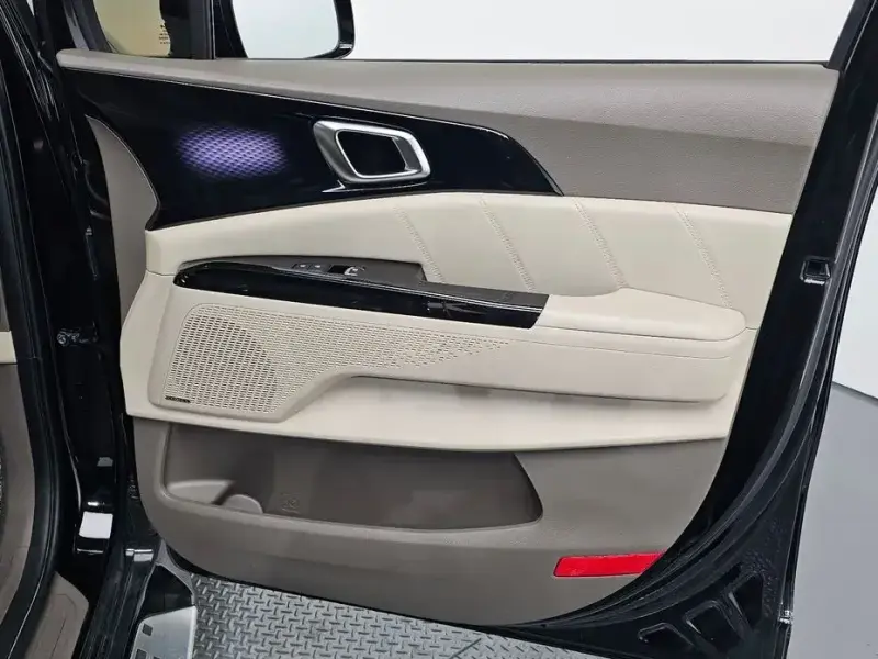 2023 Kia Carnival с пробегом 47 207 км