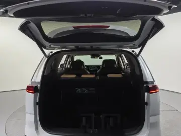 2023 Kia Carnival с пробегом 87 702 км