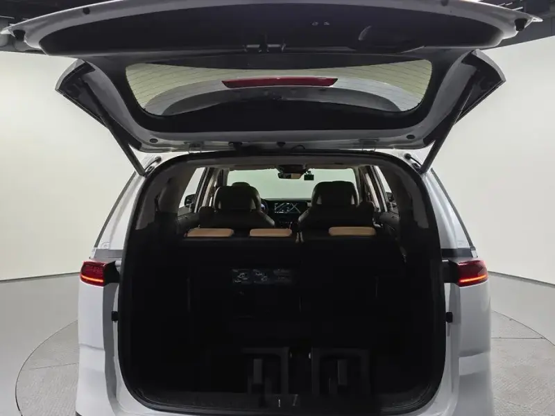 2023 Kia Carnival с пробегом 87 702 км