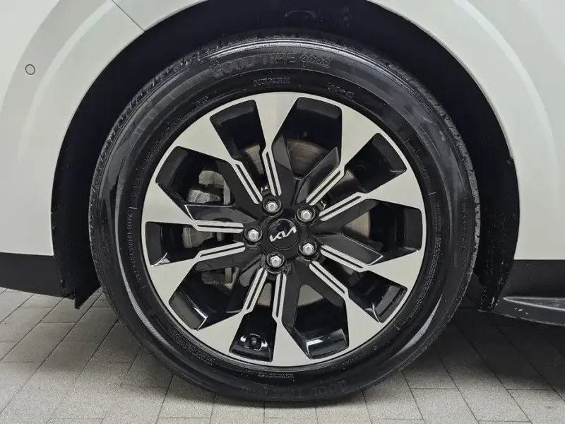 2023 Kia Carnival с пробегом 73 571 км