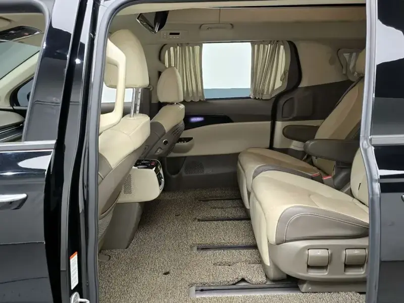 2023 Kia Carnival с пробегом 111 916 км