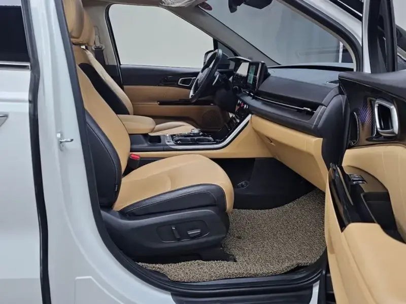 2023 Kia Carnival с пробегом 73 571 км