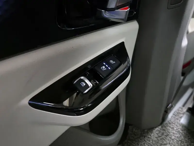 2023 Kia Carnival с пробегом 111 916 км