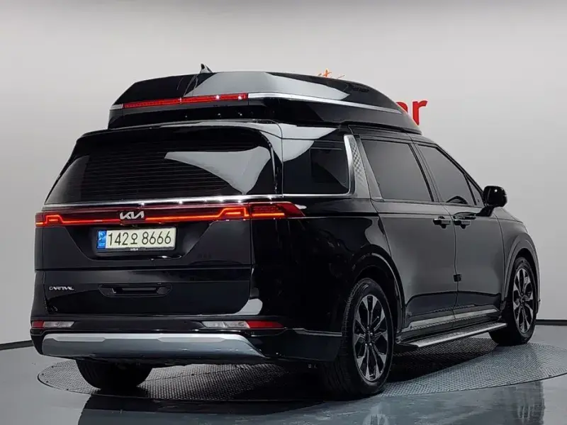 2022 Kia Carnival с пробегом 42 893 км