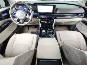 2022 Kia Carnival с пробегом 42 893 км