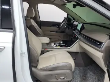 2023 Kia Carnival с пробегом 78 901 км