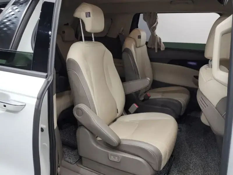 2023 Kia Carnival с пробегом 78 901 км