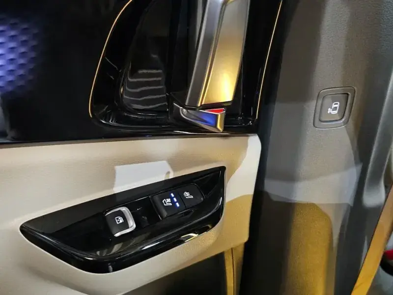 2023 Kia Carnival с пробегом 75 056 км