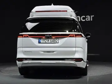 2023 Kia Carnival с пробегом 61 702 км