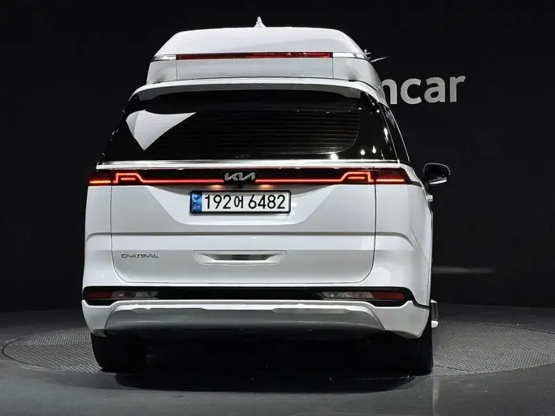 2023 Kia Carnival с пробегом 61 702 км