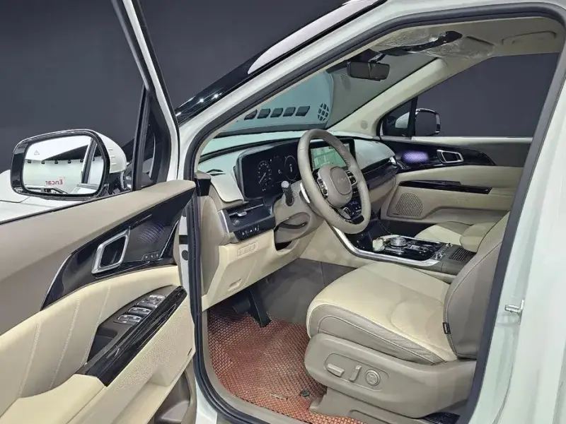 2023 Kia Carnival с пробегом 61 702 км