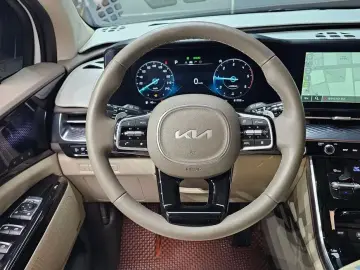 2023 Kia Carnival с пробегом 61 702 км