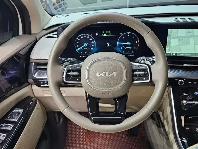 2023 Kia Carnival с пробегом 61 702 км