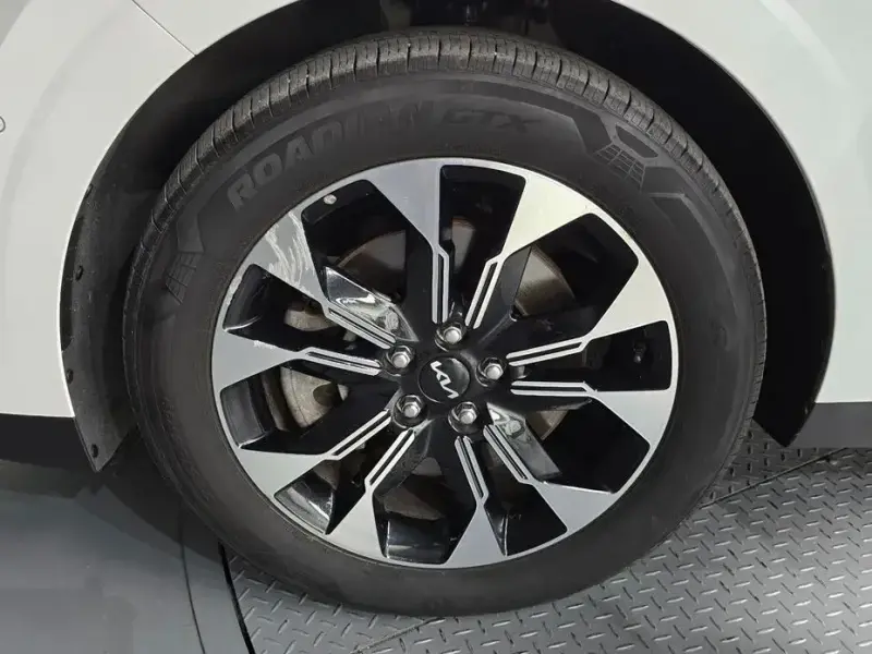 2023 Kia Carnival с пробегом 65 792 км