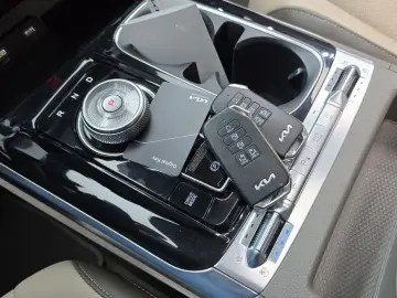 2023 Kia Carnival с пробегом 65 792 км